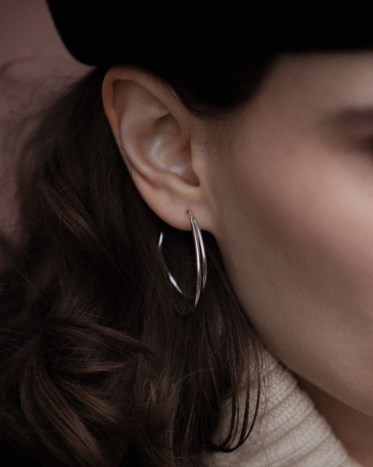 BAR Jewellery バージュエリー　CROSSED PATHS ピアス CROSSED PATHS EARRINGS | Silver – BAR Jewellery