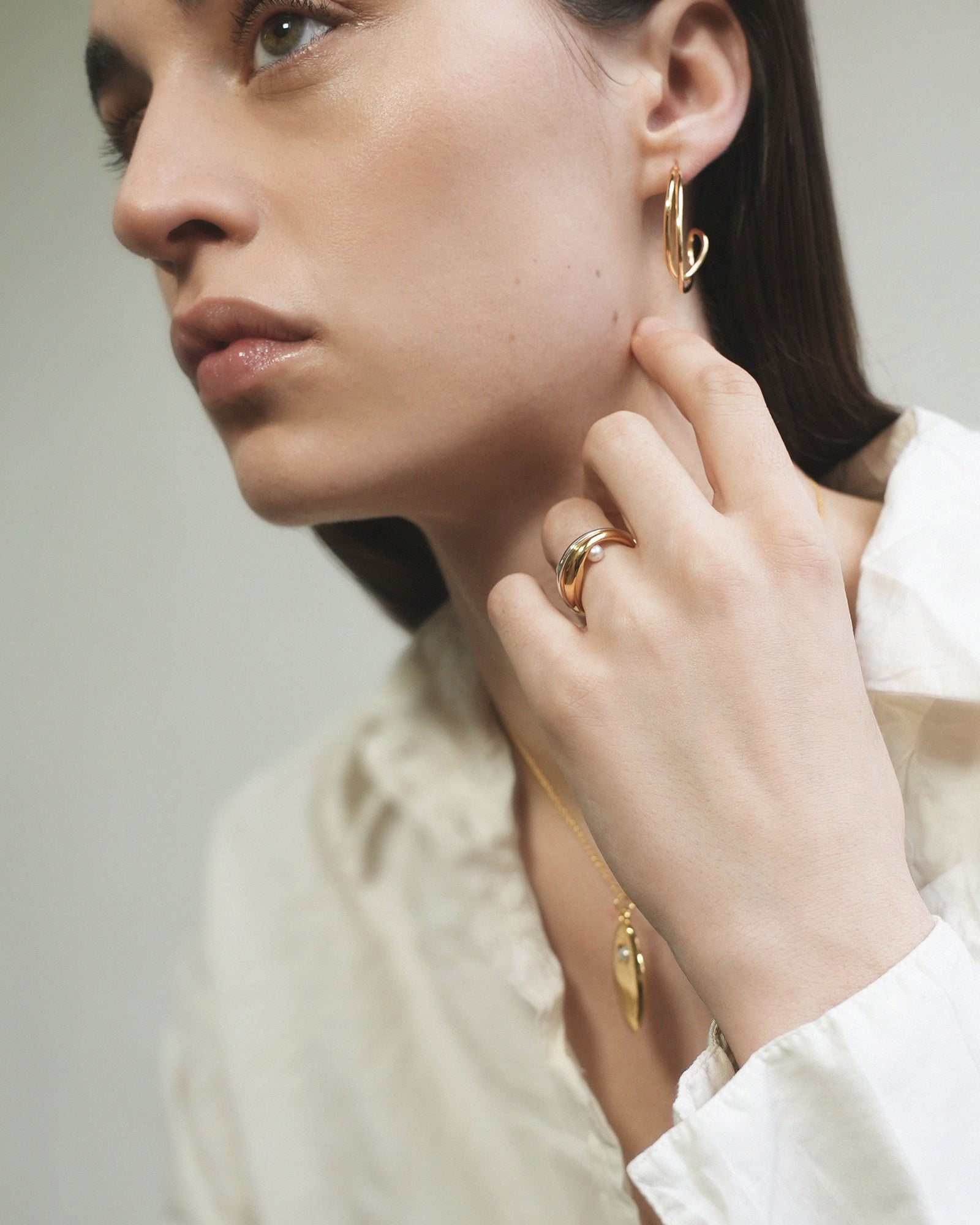 【未使用】BAR JEWELLERY ATTRAVERSO リング 13号 ATTRAVERSO RING WITH PEARL | Gold – BAR Jewellery