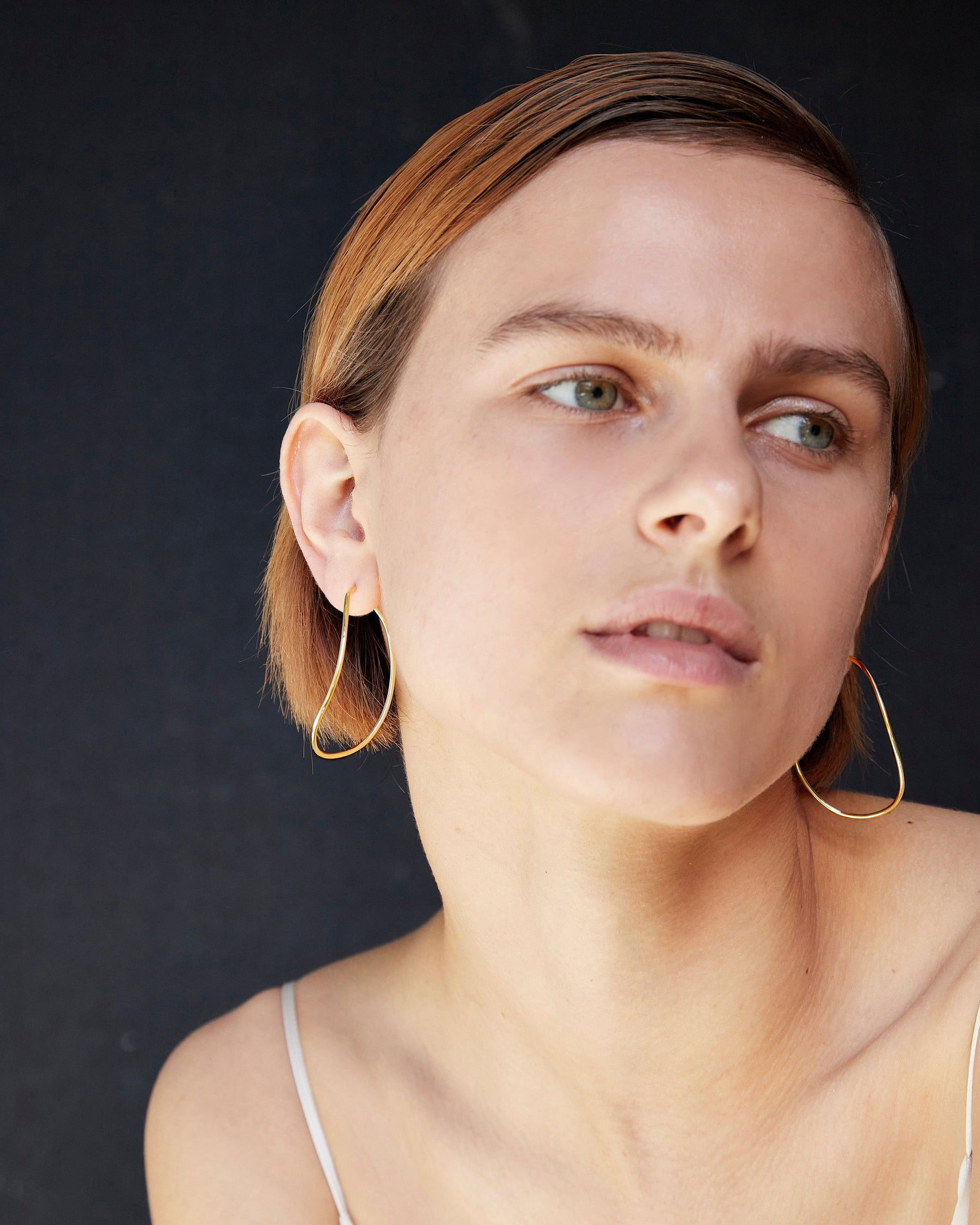 BAR JEWELLERY ゴールドカーブピアス CONTOUR EARRINGS | Gold – BAR Jewellery