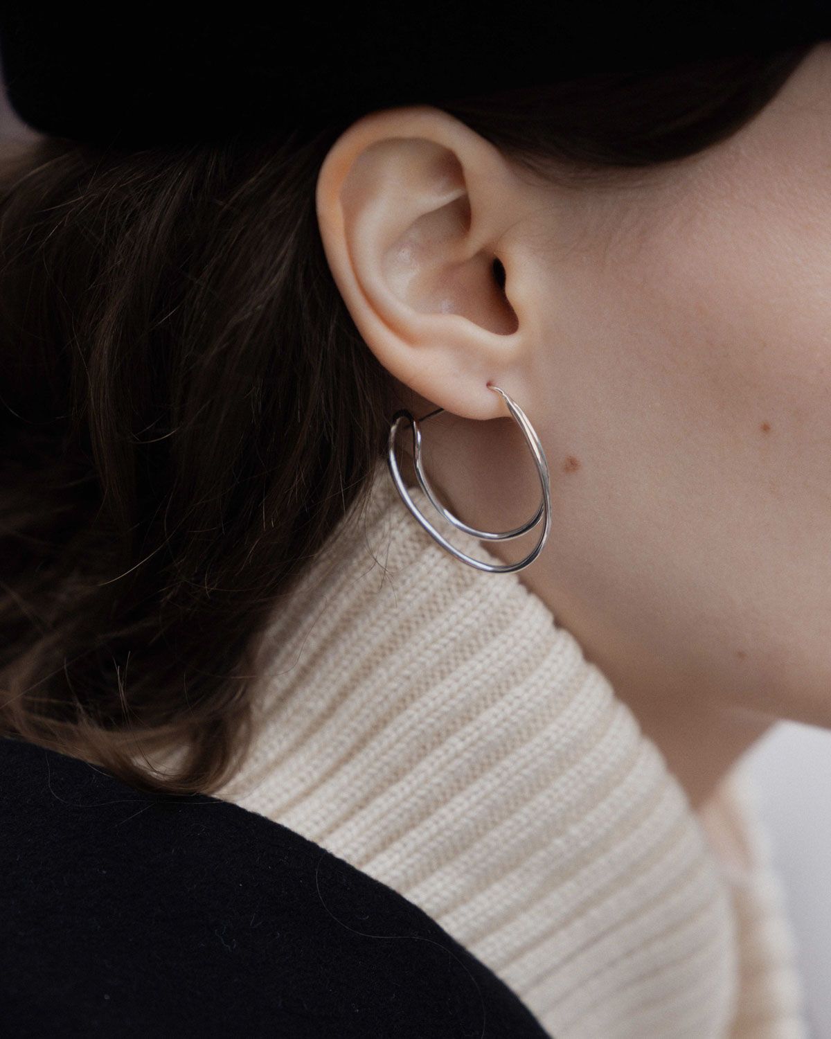 BAR Jewellery バージュエリー　CROSSED PATHS ピアス CROSSED PATHS EARRINGS | Silver – BAR Jewellery